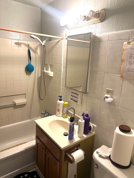 1092 Mitchell Way, El Sobrante, CA à vendre - Photo du bâtiment - Image 2 de 11