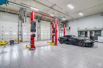 3210 W Washington St, West Bend, WI for sale Interior Photo- Image 2 of 10