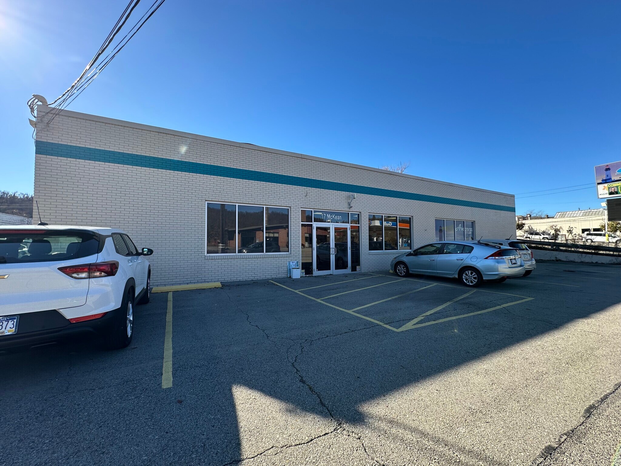 17 McKean Ave, Charleroi, PA for lease Primary Photo- Image 1 of 11