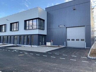 Plus de détails pour Local d'activités à louer