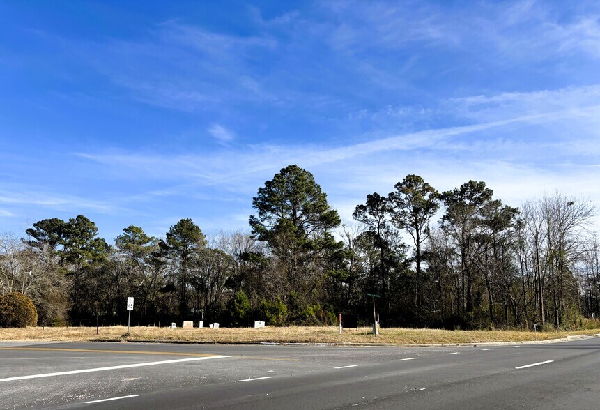 980 Wells Rd, Jacksonville, NC à vendre - Photo du bâtiment - Image 2 de 3