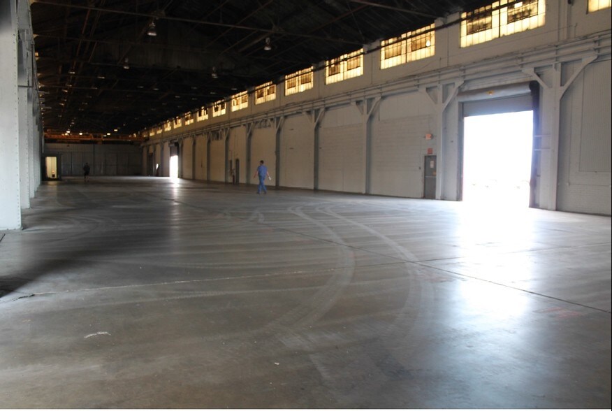 2301 Duss Ave, Ambridge, PA à louer - Photo intérieure - Image 2 de 4