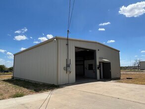 408 E 2nd St, Taylor, TX for lease Interior Photo- Image 1 of 20