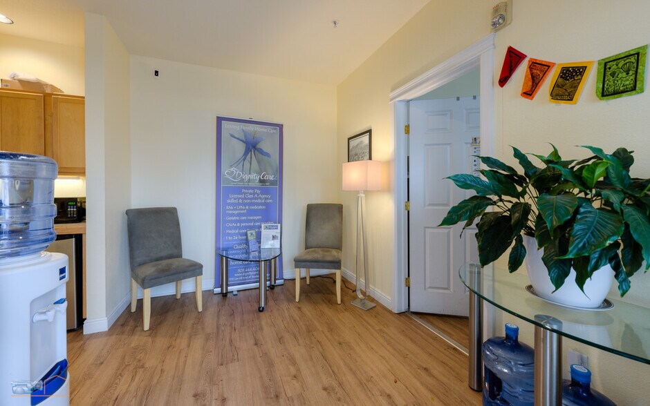 1570 Lee Hill Dr, Boulder, CO à louer - Hall d’entrée - Image 2 de 6