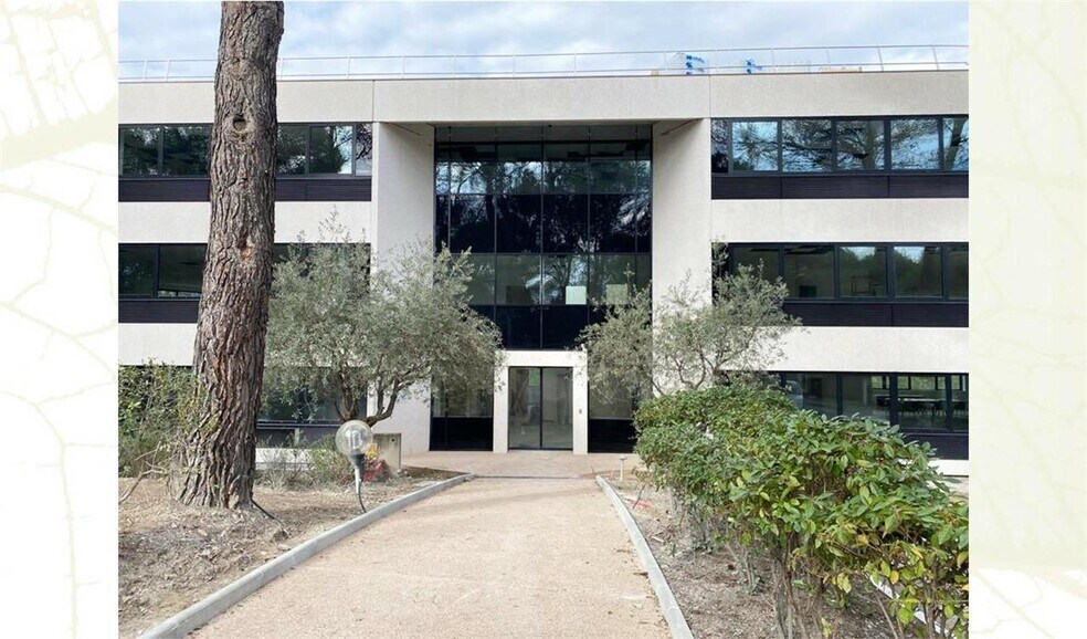 Office in Valbonne for sale - Building Photo - Image 2 of 18