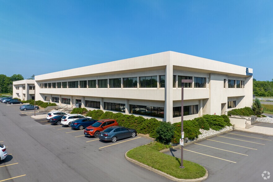 110 Hannover Dr, St Catharines, ON à louer - Photo du bâtiment - Image 2 de 5