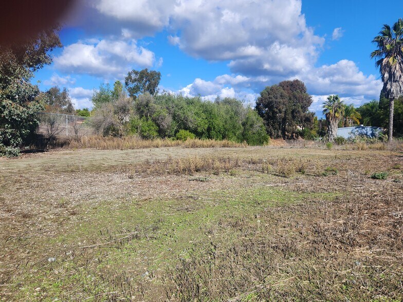 1252 Navel Pl, Vista, CA à louer - Photo du bâtiment - Image 3 de 8