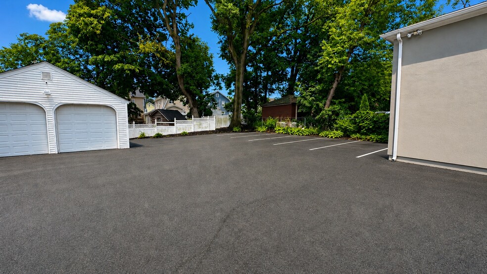 664 Franklin Ave, Nutley, NJ à louer - Photo du bâtiment - Image 3 de 3
