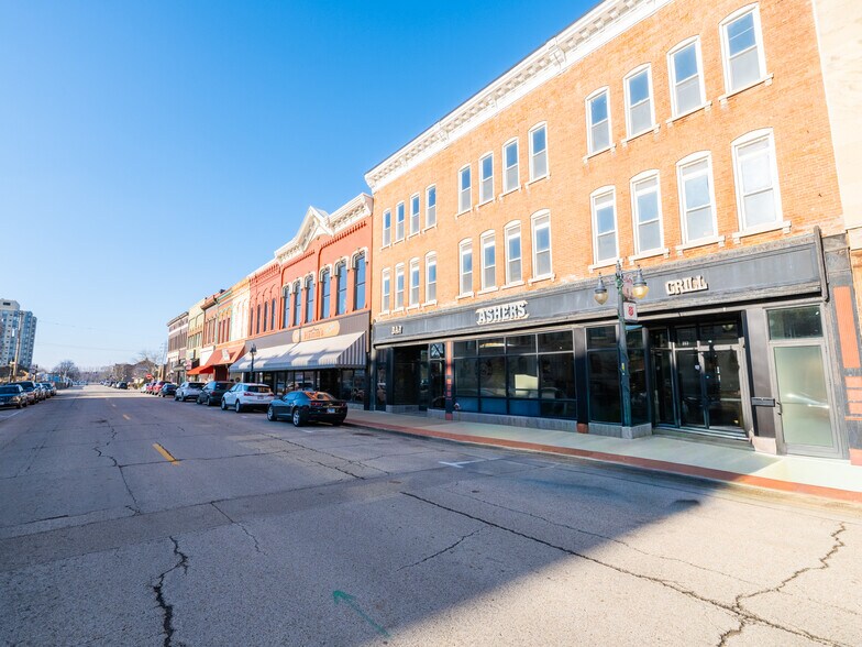 353 Court St, Pekin, IL à vendre - Photo du bâtiment - Image 3 de 46