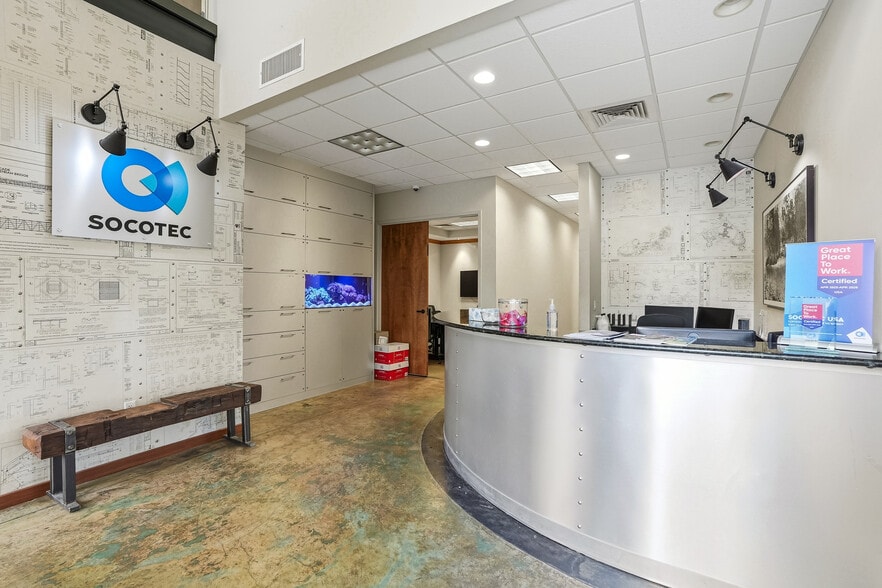 2220-2224 Trade Center Way, Naples, FL for sale - Interior Photo - Image 3 of 7