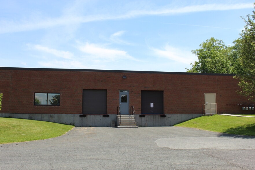 165 Jordan Rd, Troy, NY à louer - Photo du bâtiment - Image 2 de 3