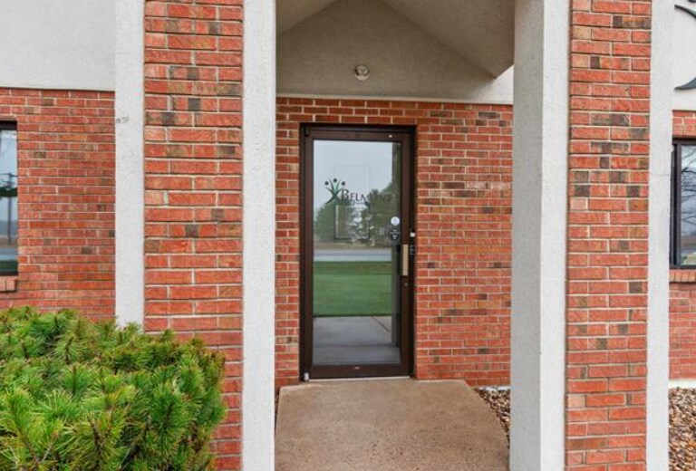 300 Plover Rd, Plover, WI à vendre - Photo du bâtiment - Image 3 de 6