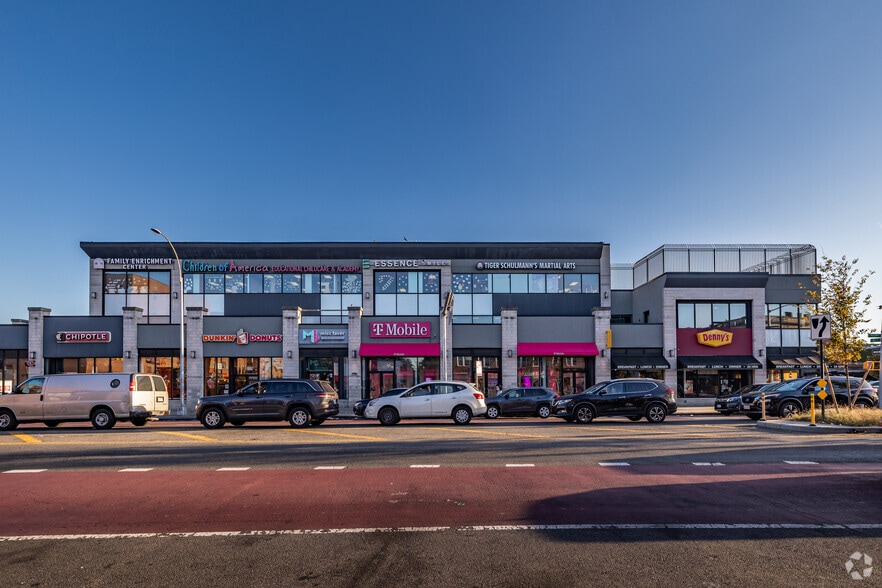 8710 Northern Blvd, Jackson Heights, NY à louer - Photo du bâtiment - Image 2 de 4