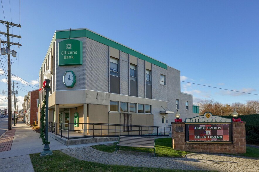 4 S Baltimore St, Dillsburg, PA à louer - Photo du bâtiment - Image 1 de 11