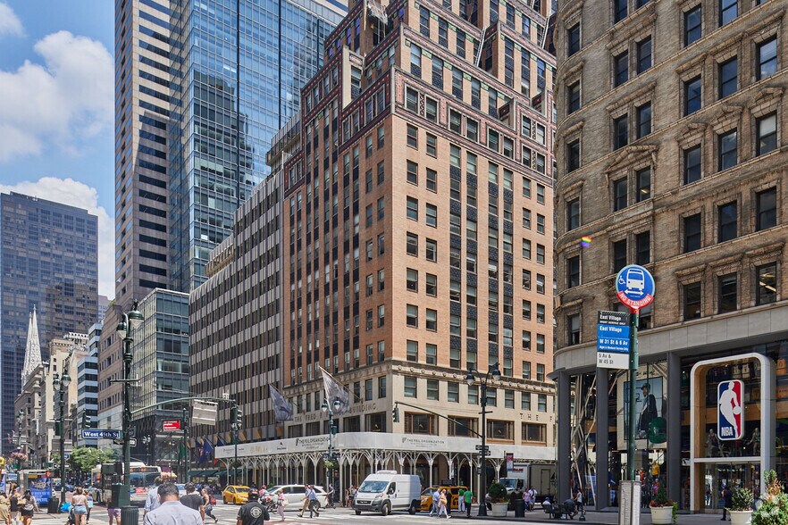 551 Fifth Ave, New York, NY à louer - Photo du bâtiment - Image 3 de 9