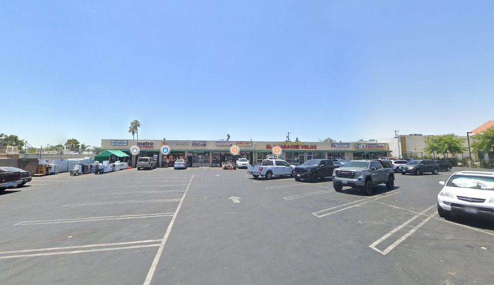 11647-11669 Glenoaks Blvd, Pacoima, CA for lease - Building Photo - Image 2 of 2
