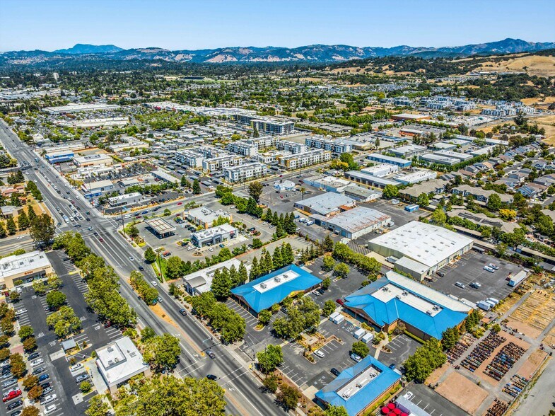 2716 Santa Rosa Ave, Santa Rosa, CA à louer - Aérien - Image 2 de 5