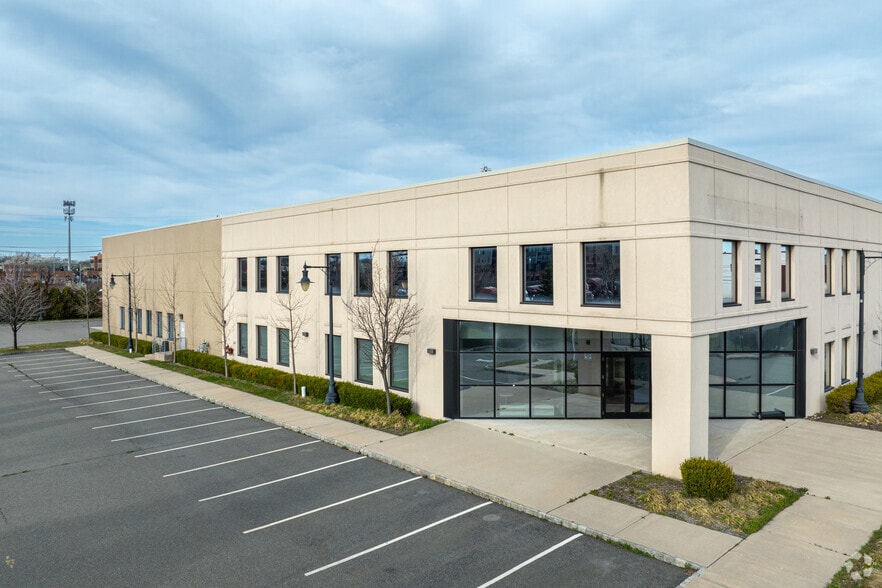 600 Guyon Dr, Harrison, NJ for sale - Building Photo - Image 2 of 10