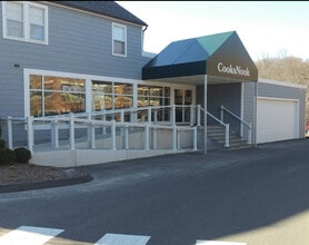 35-39 Danbury Rd, Wilton, CT à louer Photo du bâtiment- Image 2 de 4