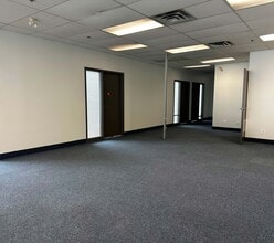 380 Courtneypark Dr E, Mississauga, ON à louer Photo intérieure- Image 1 de 6