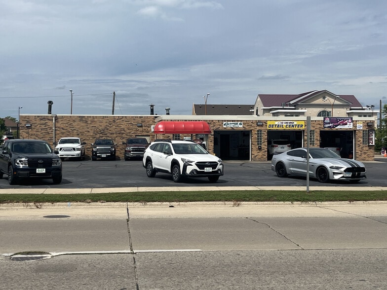 210 W Oakland Ave, Austin, MN for sale - Building Photo - Image 3 of 8