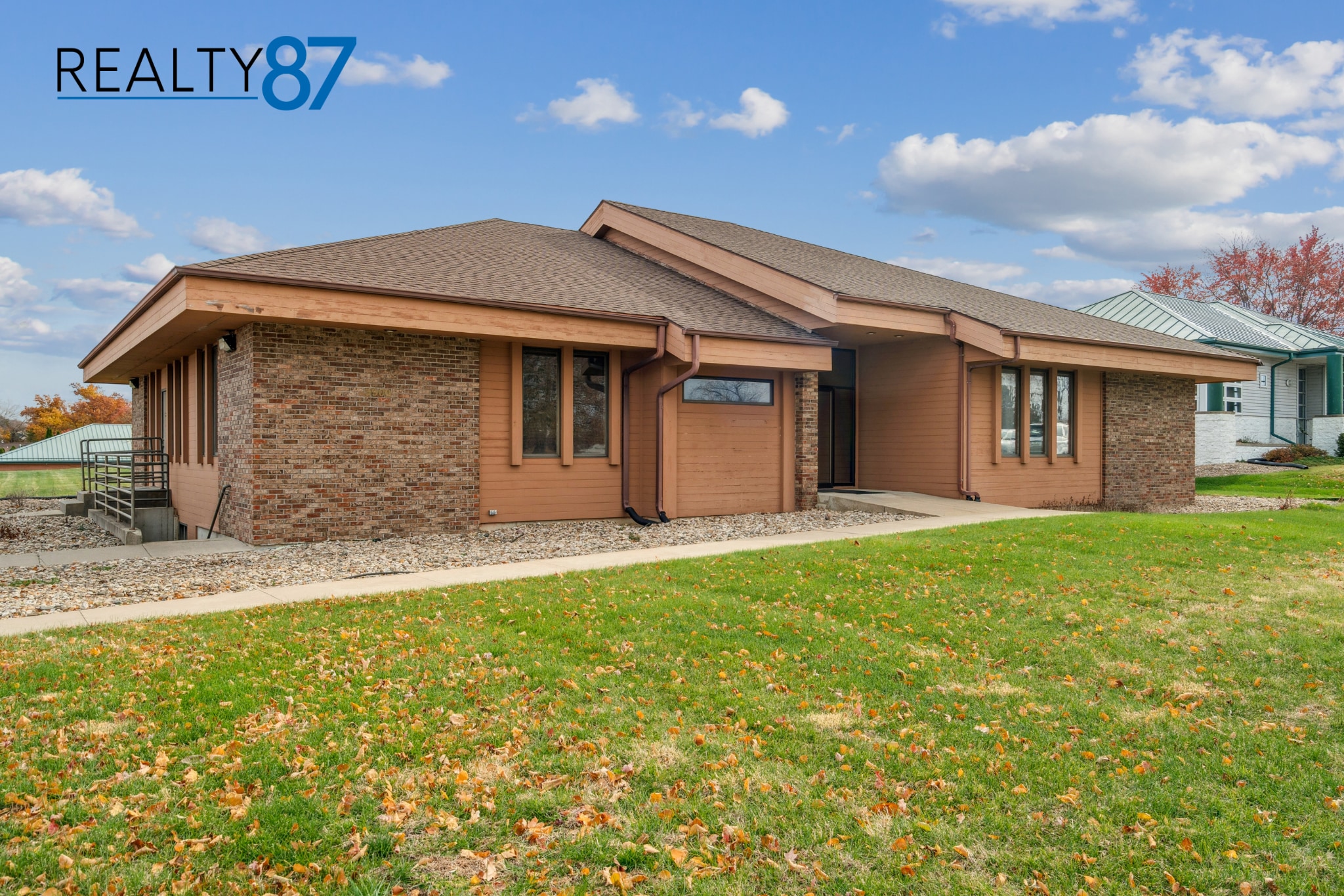 3900 River Ridge Dr NE, Cedar Rapids, IA for lease Building Photo- Image 1 of 29