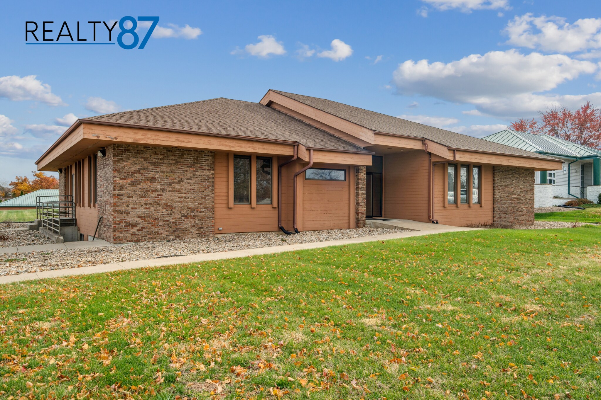 3900 River Ridge Dr NE, Cedar Rapids, IA à louer Photo du bâtiment- Image 1 de 29