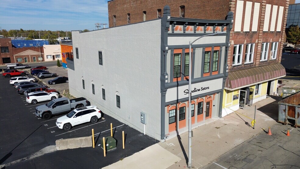 28 W 9th St, Anderson, IN à vendre - Photo du bâtiment - Image 3 de 14