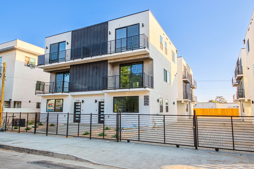 11736 Gilmore St, North Hollywood, CA for sale - Building Photo - Image 2 of 56