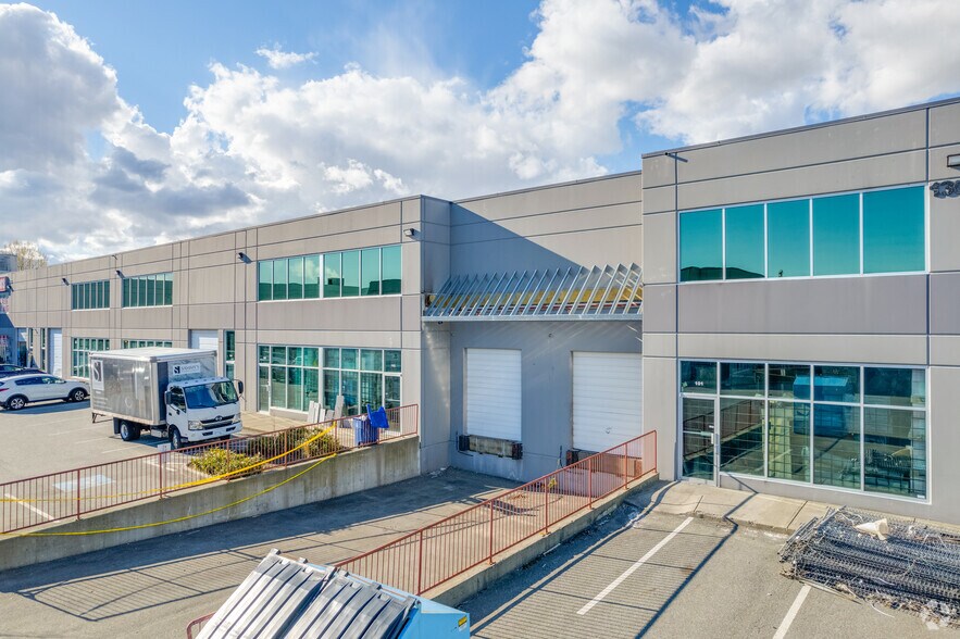 13033 76th Ave, Surrey, BC à vendre - Photo du bâtiment - Image 2 de 11