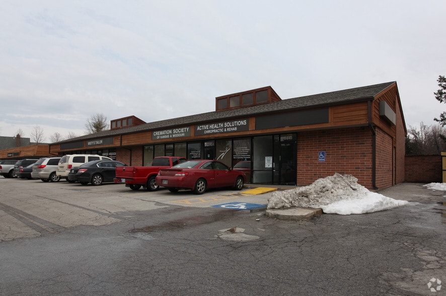 8823-8841 Roe Ave, Prairie Village, KS for lease - Primary Photo - Image 2 of 2