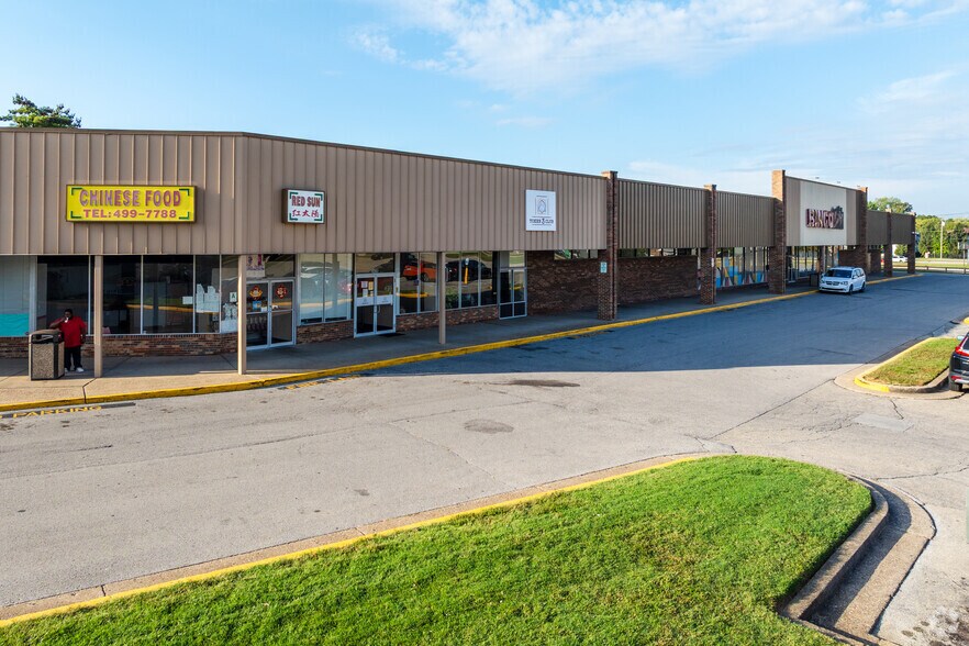 3411-3441 Breckenridge Ln, Louisville, KY à louer - Photo du bâtiment - Image 3 de 34