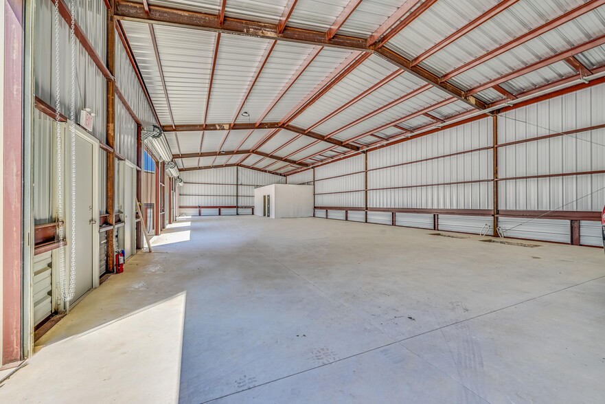 38 Rust Ln, Boerne, TX for lease - Building Photo - Image 3 of 17