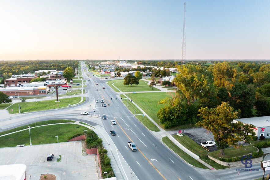 3311 N Belt Hwy, Saint Joseph, MO à vendre - Photo du bâtiment - Image 2 de 40