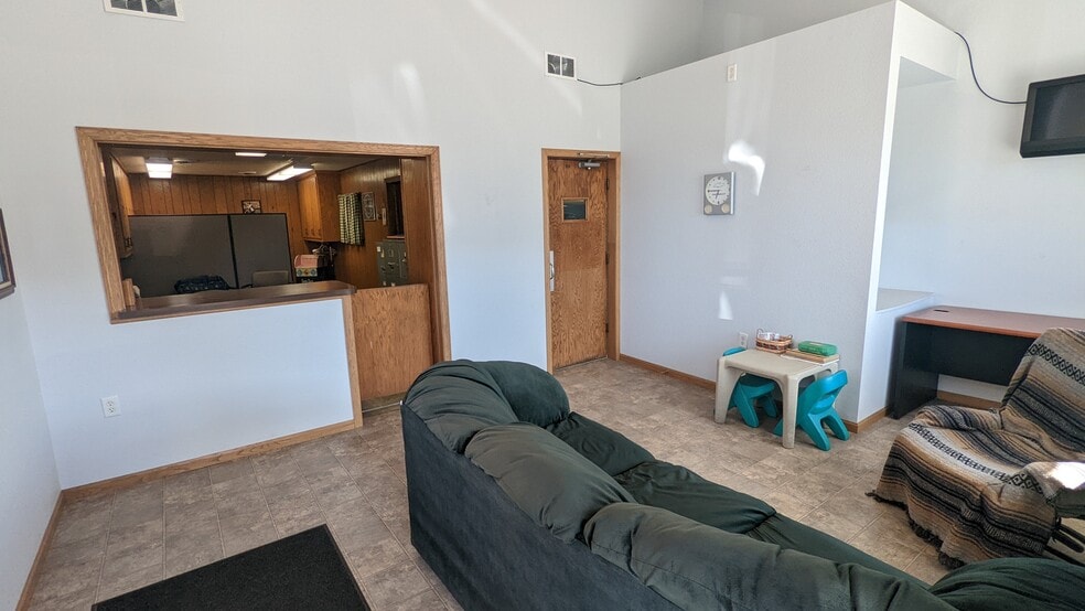 113 Main St, Wanamingo, MN for sale - Interior Photo - Image 3 of 16