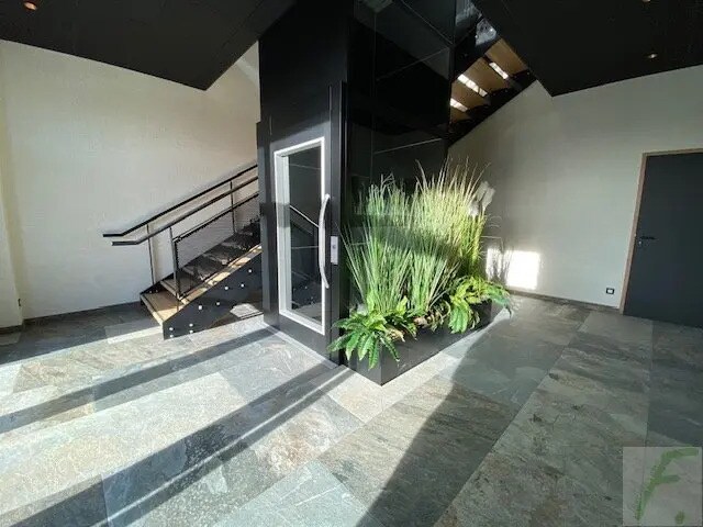 Retail in Sillingy for sale Lobby- Image 1 of 5