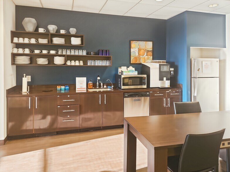 320 W Lanier Ave, Fayetteville, GA à louer - Photo intérieure - Image 2 de 14