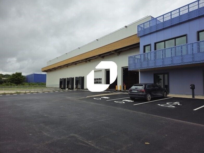 Industrial in Tremblay-en-France for lease - Building Photo - Image 3 of 12