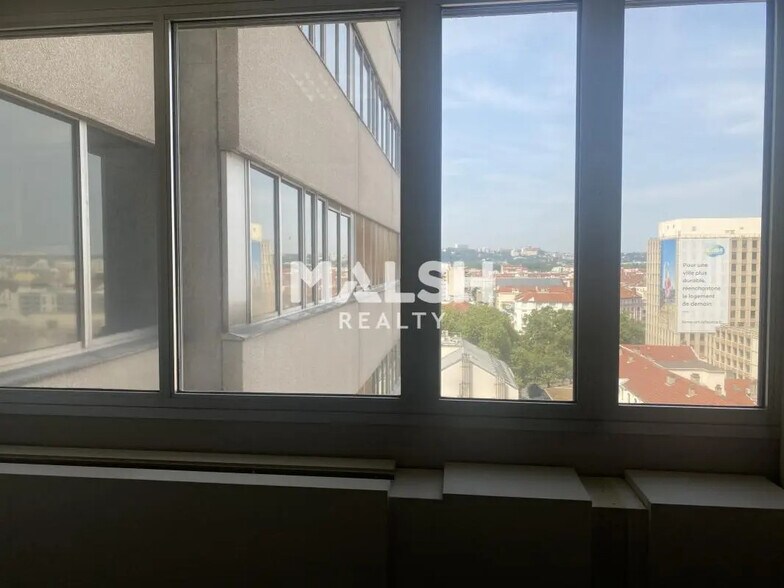 Bureau dans Lyon à louer - Photo du bâtiment - Image 3 de 11