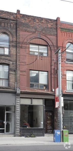1086 Queen St W, Toronto, ON à vendre - Photo du bâtiment - Image 3 de 5