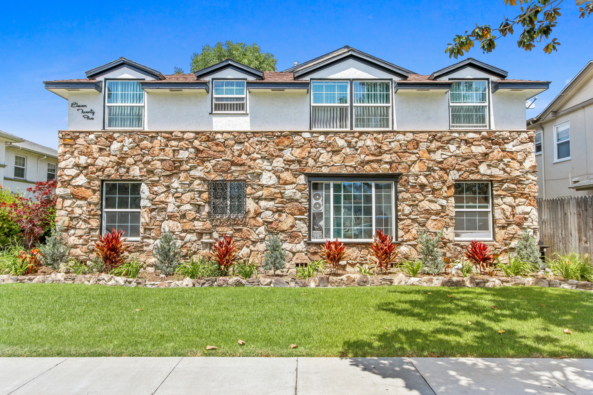 1125 E Carson St, Long Beach, CA à vendre Photo du bâtiment- Image 1 de 1