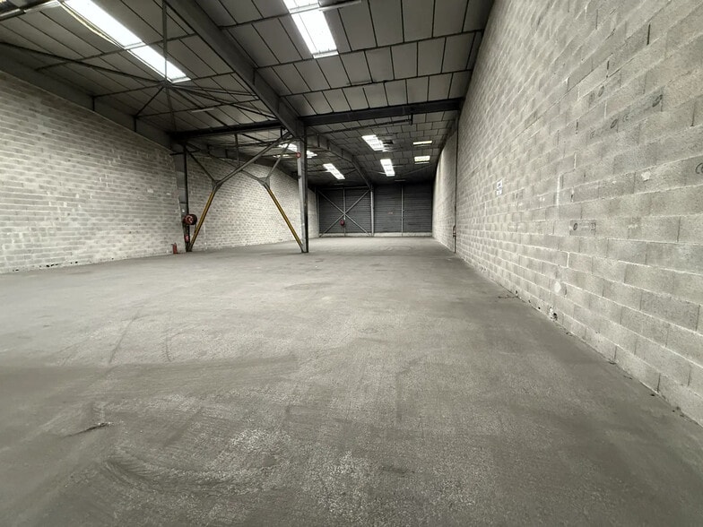 Industrial in Marseille for lease - Building Photo - Image 2 of 6