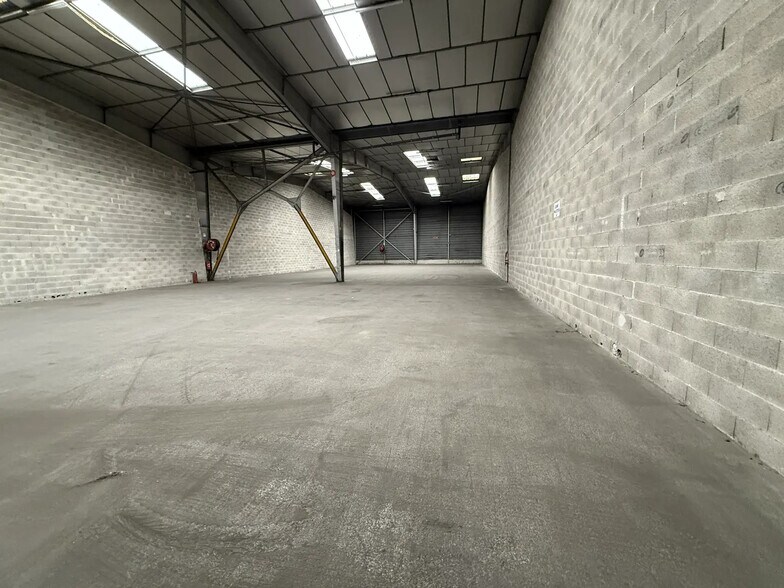 Industriel dans Marseille à louer - Photo du bâtiment - Image 2 de 6