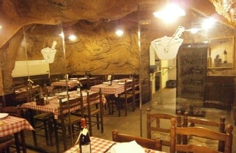 Retail in Barcelona, Barcelona for lease Interior Photo- Image 2 of 2