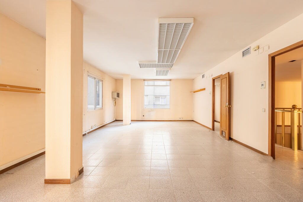 Lleida, LER 25006 - - - Interior Photo - Image 2 of 12