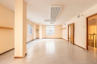 Plus de détails pour Multi-résidentiel à vendre