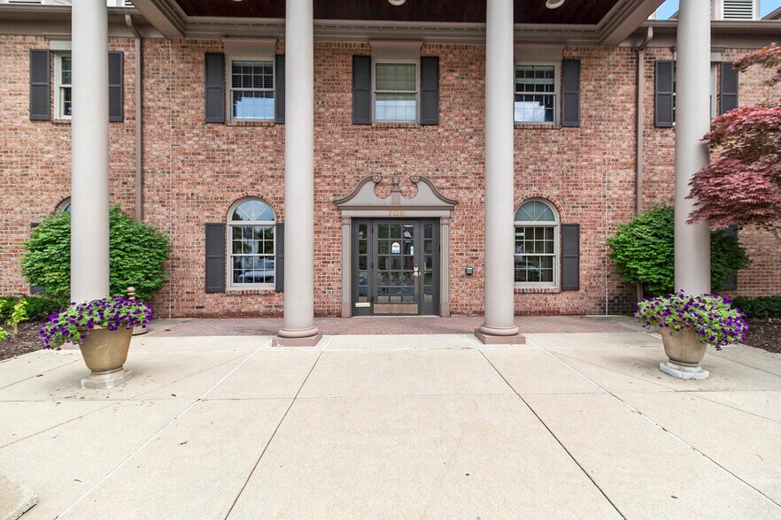 705 S Main St, Plymouth, MI à louer - Photo du bâtiment - Image 3 de 8