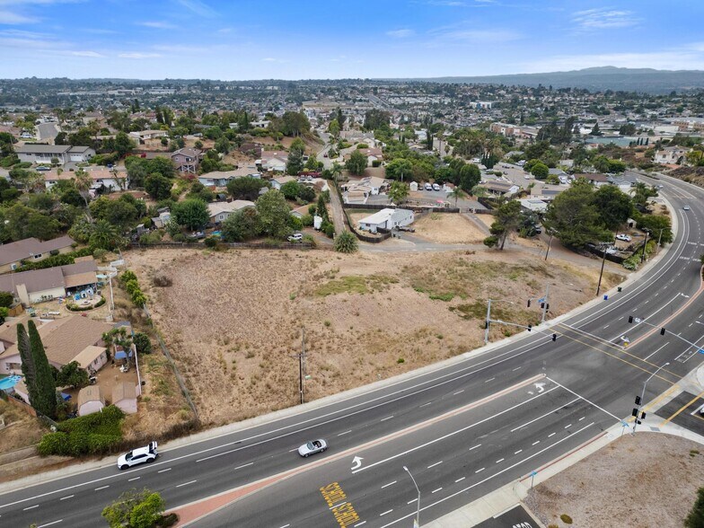 731 E Bobier Dr, Vista, CA for sale - Building Photo - Image 3 of 32