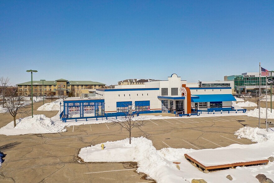 2259 Deming Way, Middleton, WI à vendre - Photo du bâtiment - Image 3 de 32