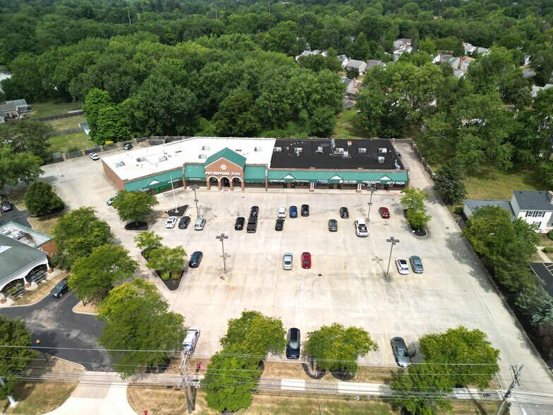 7554-7580 Pearl Rd, Middleburg Heights, OH à vendre - Photo du bâtiment - Image 2 de 4
